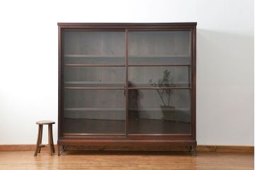 アンティーク家具　アンティーク 古い木の大きな脚付き収納棚(足付きガラスケース、飾り棚)