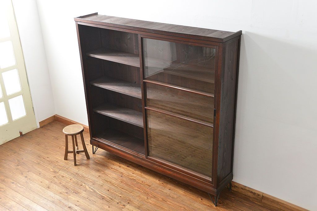 アンティーク家具　アンティーク 古い木の大きな脚付き収納棚(足付きガラスケース、飾り棚)