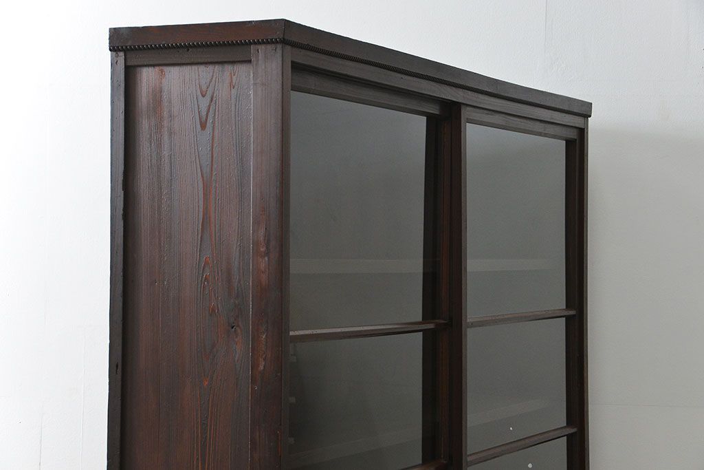 アンティーク家具　アンティーク 古い木の大きな脚付き収納棚(足付きガラスケース、飾り棚)