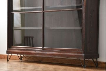 アンティーク家具　アンティーク 古い木の大きな脚付き収納棚(足付きガラスケース、飾り棚)