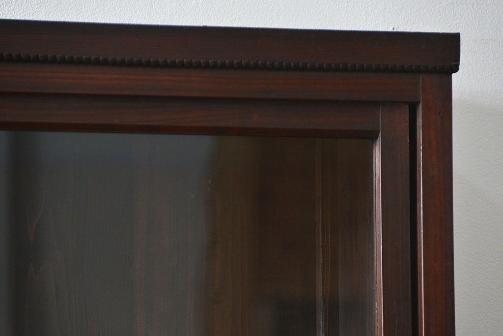 アンティーク家具　アンティーク 古い木の大きな脚付き収納棚(足付きガラスケース、飾り棚)