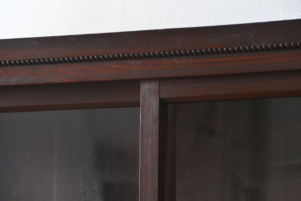 アンティーク家具　アンティーク 古い木の大きな脚付き収納棚(足付きガラスケース、飾り棚)