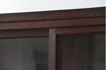 アンティーク家具　アンティーク 古い木の大きな脚付き収納棚(足付きガラスケース、飾り棚)