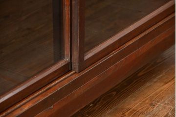 アンティーク家具　アンティーク 古い木の大きな脚付き収納棚(足付きガラスケース、飾り棚)