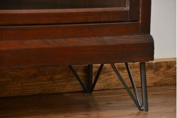 アンティーク家具　アンティーク 古い木の大きな脚付き収納棚(足付きガラスケース、飾り棚)