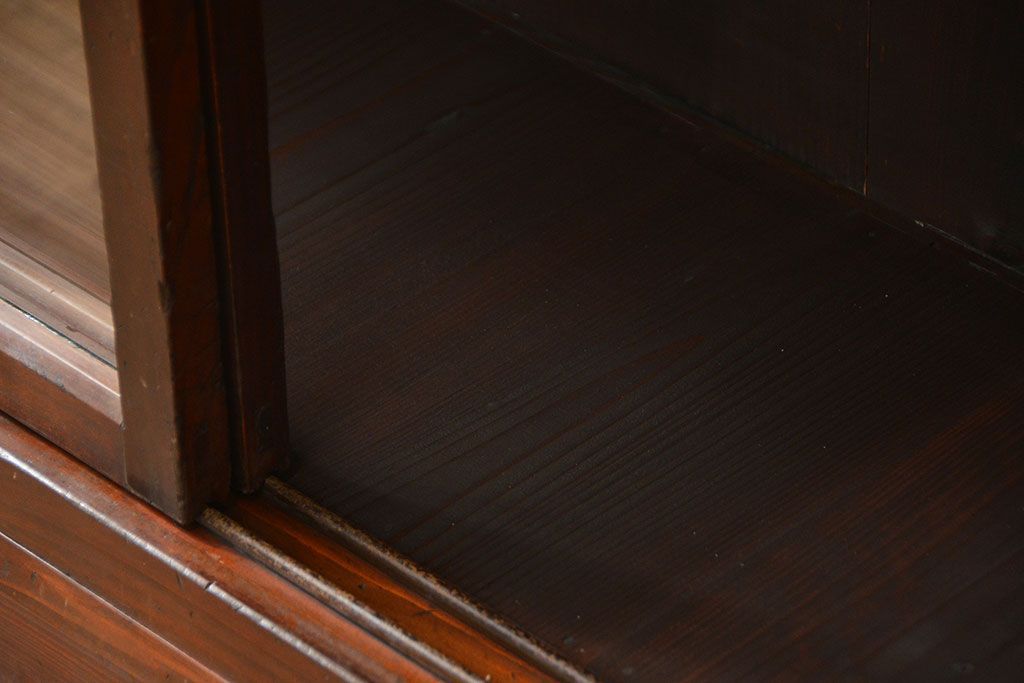 アンティーク家具　アンティーク 古い木の大きな脚付き収納棚(足付きガラスケース、飾り棚)