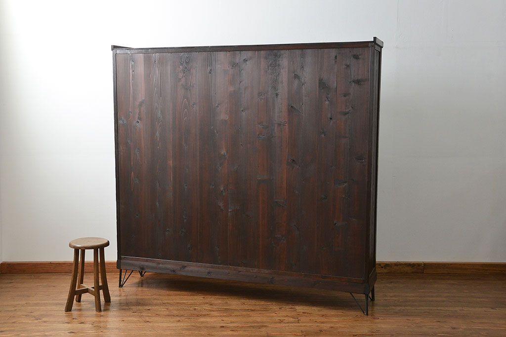 アンティーク家具　アンティーク 古い木の大きな脚付き収納棚(足付きガラスケース、飾り棚)