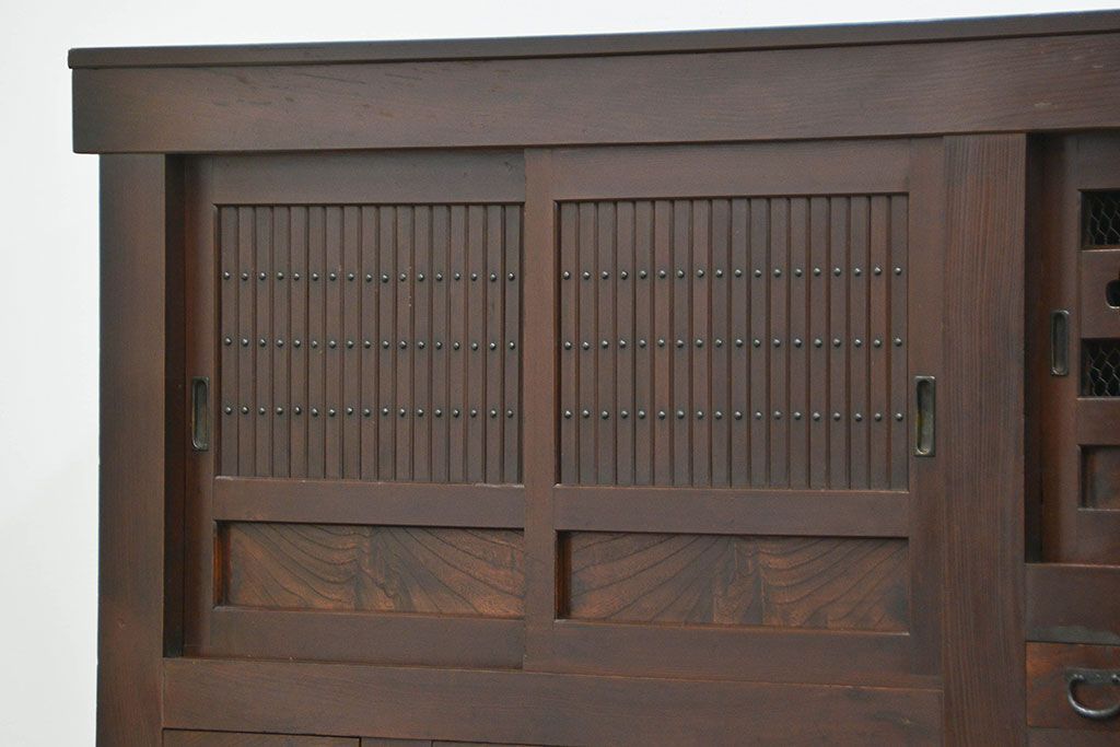 アンティーク家具　古民具・骨董 昇り引き出し付き二段重ね六尺水屋箪笥(食器棚、キッチンキャビネット)