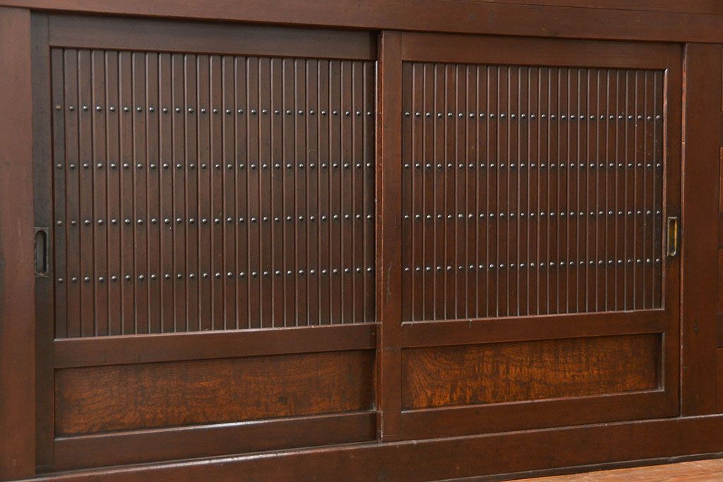 アンティーク家具　古民具・骨董 昇り引き出し付き二段重ね六尺水屋箪笥(食器棚、キッチンキャビネット)