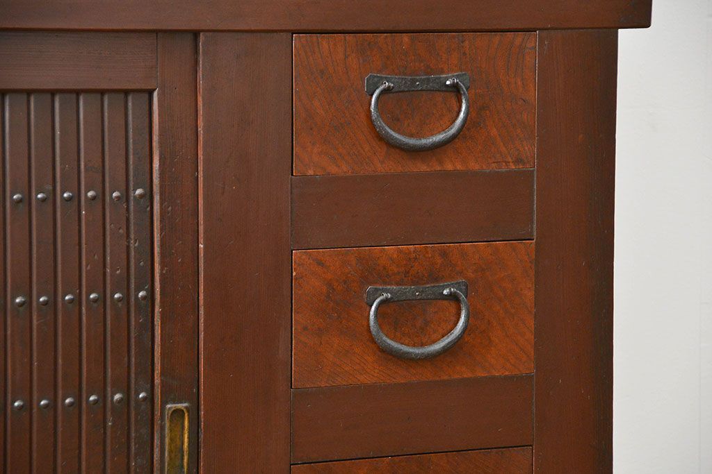 アンティーク家具　古民具・骨董 昇り引き出し付き二段重ね六尺水屋箪笥(食器棚、キッチンキャビネット)