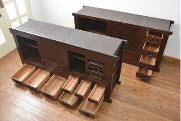 アンティーク家具　古民具・骨董 昇り引き出し付き二段重ね六尺水屋箪笥(食器棚、キッチンキャビネット)