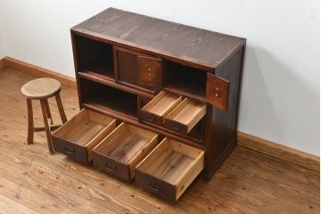 アンティーク家具　古民具・骨董 前面欅材玉杢 上質な茶箪笥(2)(水屋箪笥、収納棚)