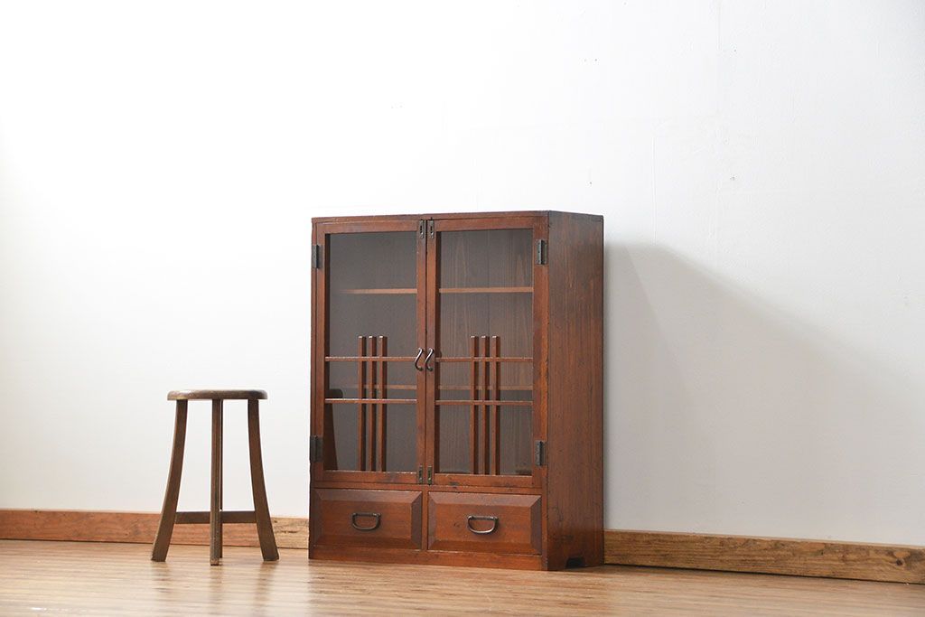 レトロ家具　昭和レトロ 古い木の小振りな本箱(ブックケース、本棚)