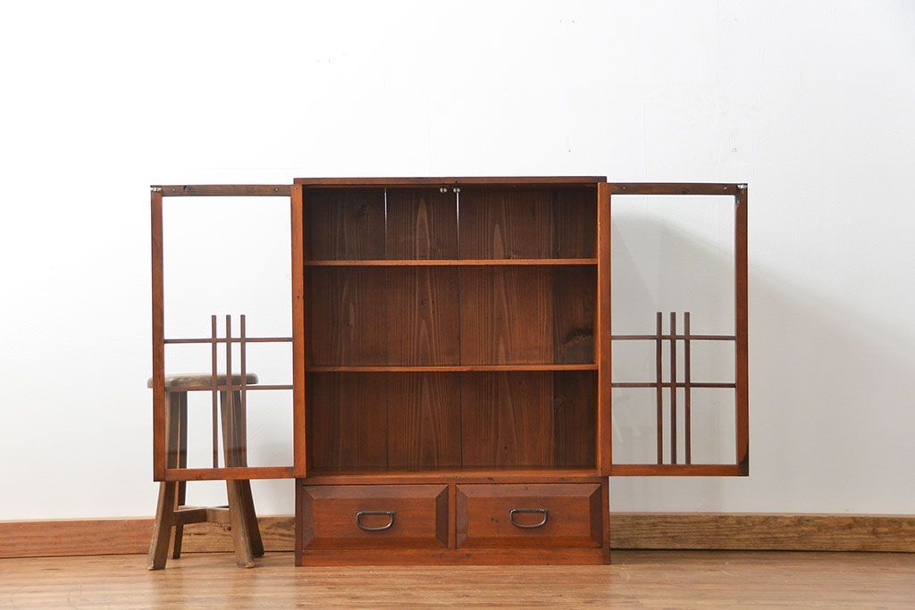 レトロ家具　昭和レトロ 古い木の小振りな本箱(ブックケース、本棚)