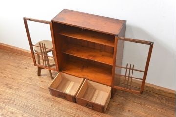 レトロ家具　昭和レトロ 古い木の小振りな本箱(ブックケース、本棚)