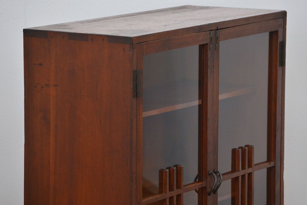 レトロ家具　昭和レトロ 古い木の小振りな本箱(ブックケース、本棚)