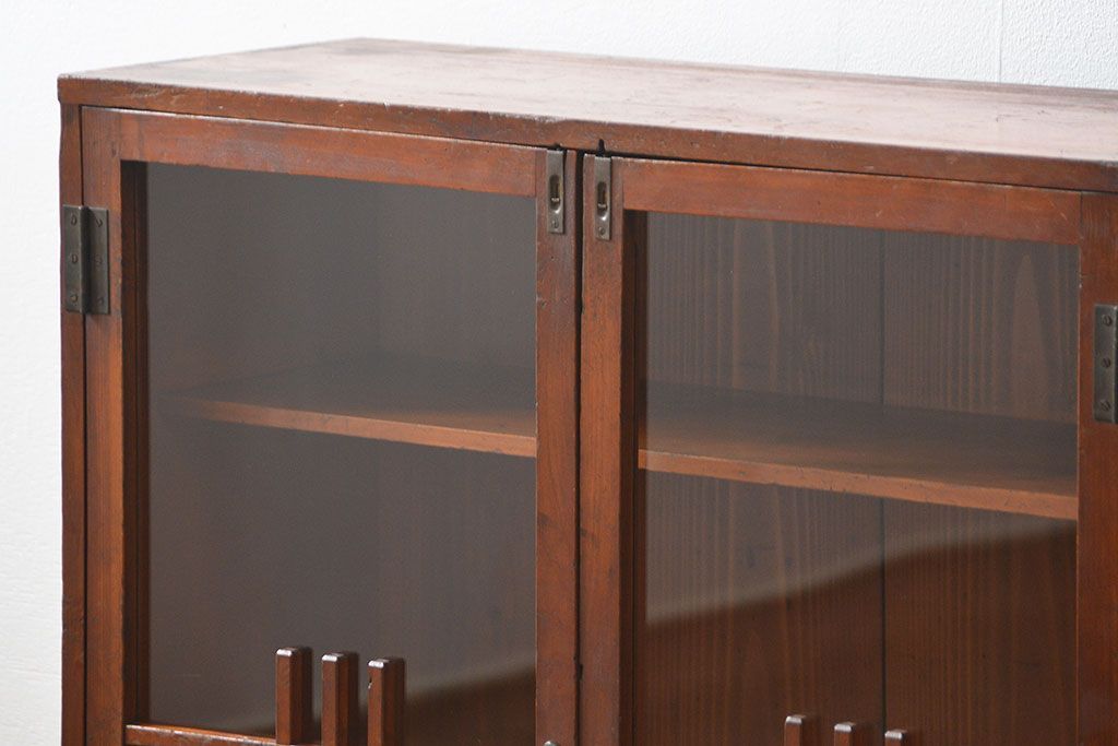 レトロ家具　昭和レトロ 古い木の小振りな本箱(ブックケース、本棚)