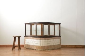 アンティーク家具　アンティーク 古いタバコ屋のR型タイルガラスケース(L型ガラスケース、ショーケース)