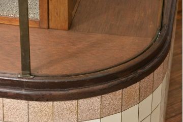 アンティーク家具　アンティーク 古いタバコ屋のR型タイルガラスケース(L型ガラスケース、ショーケース)