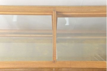 レトロ家具　昭和レトロ 脚付き横長ガラスケース(ショーケース、飾り棚)