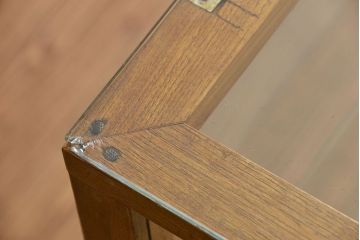 レトロ家具　昭和レトロ 脚付き横長ガラスケース(ショーケース、飾り棚)