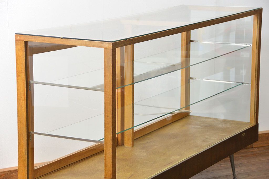 レトロ家具　昭和レトロ 脚付き横長ガラスケース(ショーケース、飾り棚)