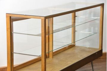 レトロ家具　昭和レトロ 脚付き横長ガラスケース(ショーケース、飾り棚)