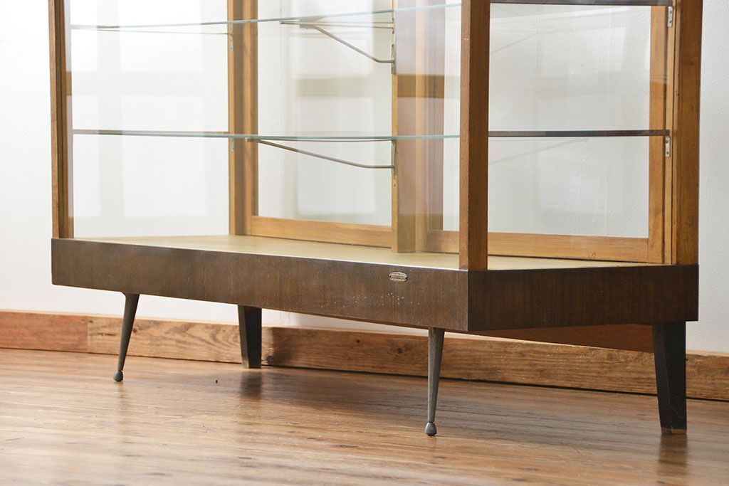 レトロ家具　昭和レトロ 脚付き横長ガラスケース(ショーケース、飾り棚)