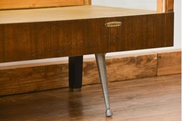 レトロ家具　昭和レトロ 脚付き横長ガラスケース(ショーケース、飾り棚)