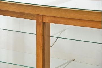 レトロ家具　昭和レトロ 脚付き横長ガラスケース(ショーケース、飾り棚)
