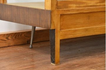 レトロ家具　昭和レトロ 脚付き横長ガラスケース(ショーケース、飾り棚)