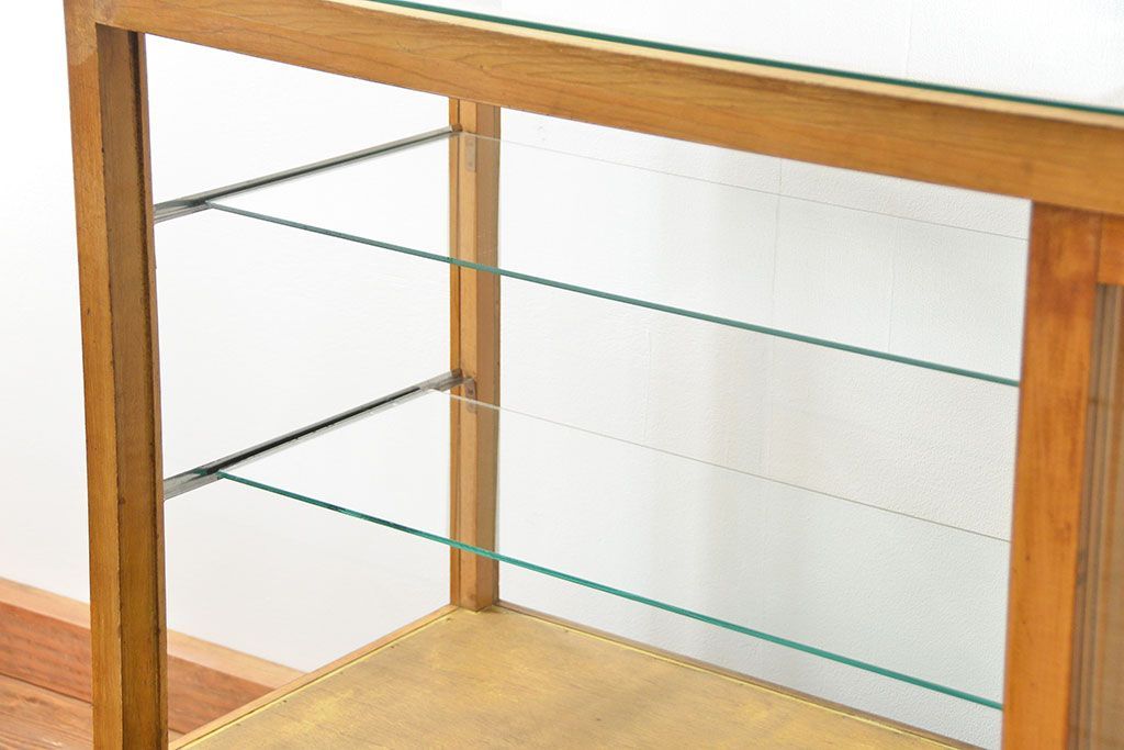 レトロ家具　昭和レトロ 脚付き横長ガラスケース(ショーケース、飾り棚)