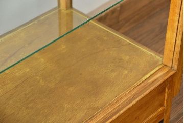 レトロ家具　昭和レトロ 脚付き横長ガラスケース(ショーケース、飾り棚)