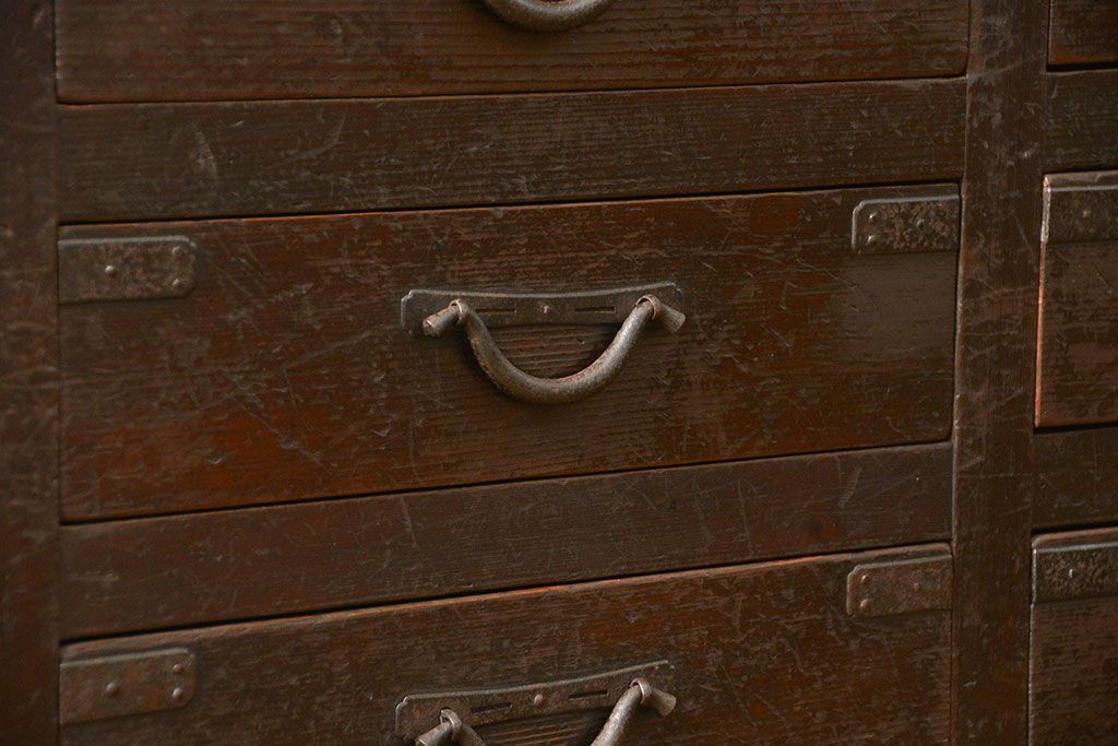 アンティーク家具　六尺　古民具・骨董 大きな引き出し20杯収納棚(時代箪笥、水屋箪笥、収納箪笥、薬箪笥)