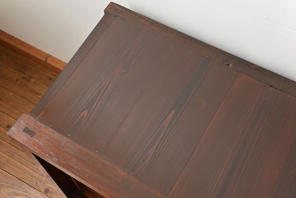 アンティーク家具　六尺　古民具・骨董 漆のキレイな前面欅材 重厚な水屋箪笥(収納棚、サイドボード)