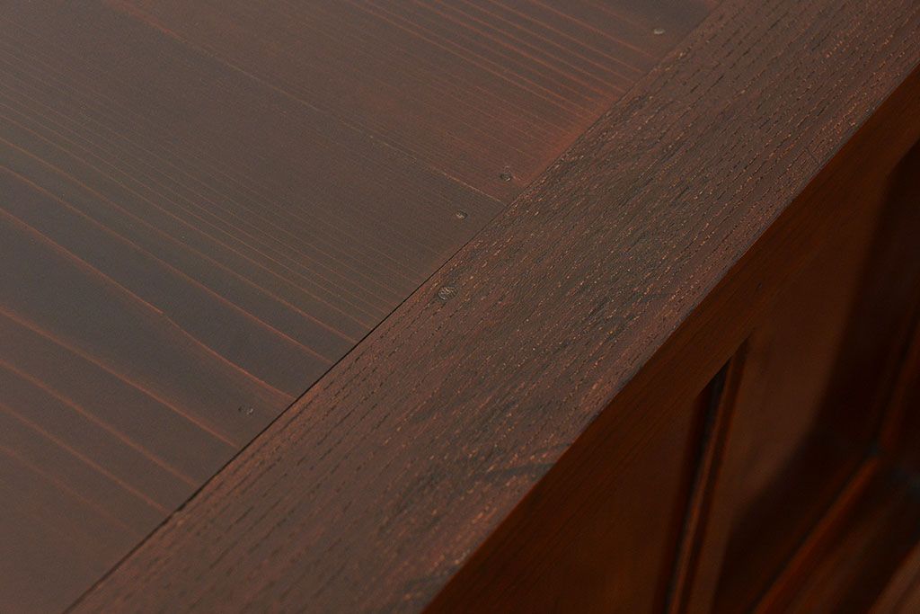 アンティーク家具　六尺　古民具・骨董 漆のキレイな前面欅材 重厚な水屋箪笥(収納棚、サイドボード)