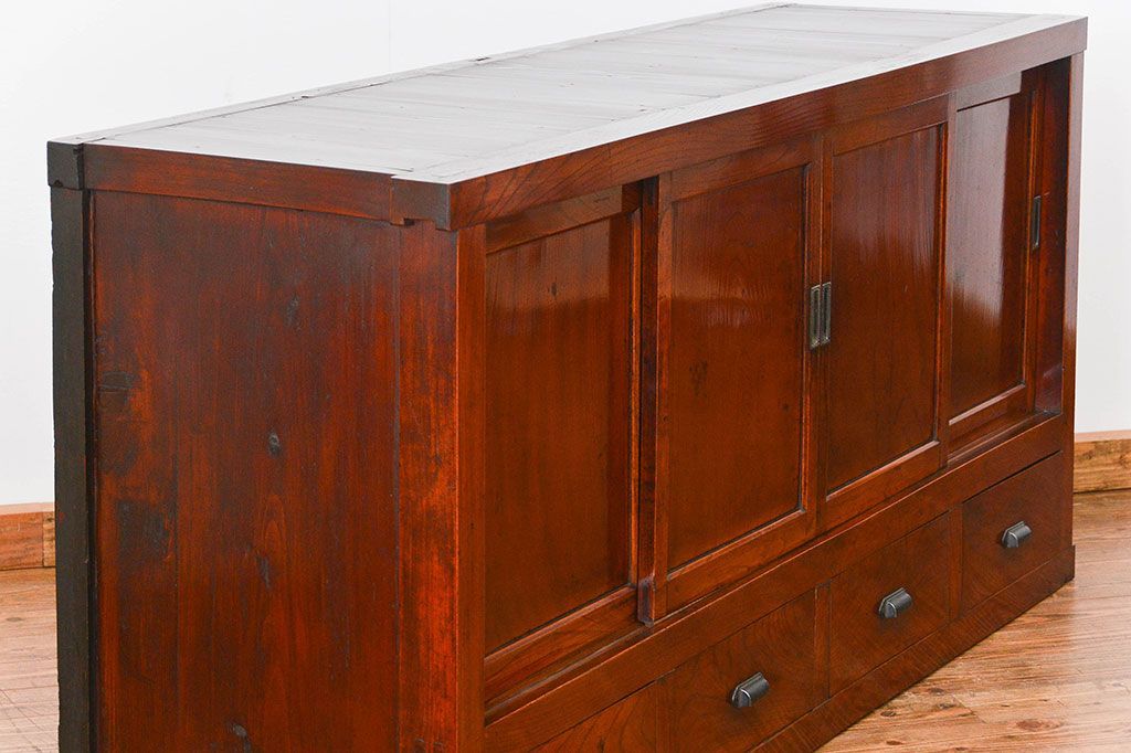 アンティーク家具　六尺　古民具・骨董 漆のキレイな前面欅材 重厚な水屋箪笥(収納棚、サイドボード)