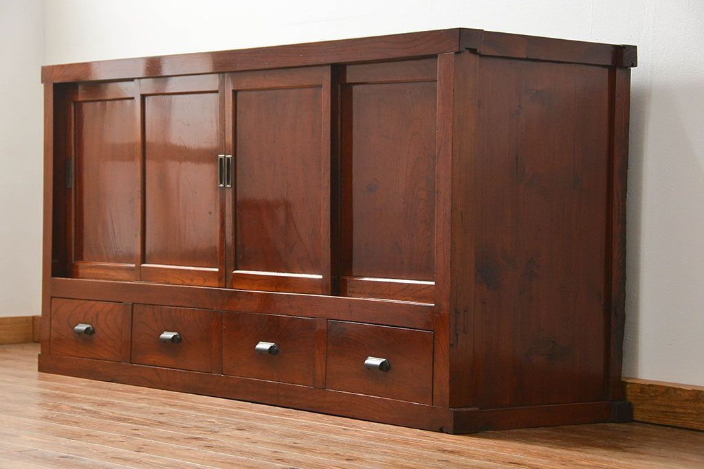 アンティーク家具　六尺　古民具・骨董 漆のキレイな前面欅材 重厚な水屋箪笥(収納棚、サイドボード)