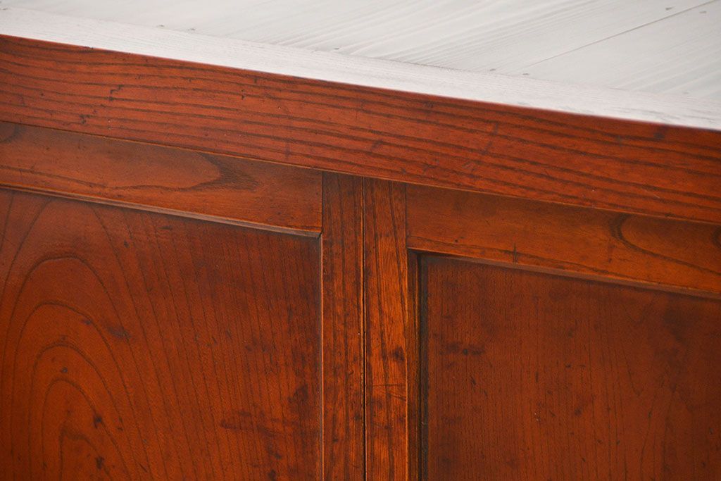 アンティーク家具　六尺　古民具・骨董 漆のキレイな前面欅材 重厚な水屋箪笥(収納棚、サイドボード)