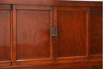 アンティーク家具　六尺　古民具・骨董 漆のキレイな前面欅材 重厚な水屋箪笥(収納棚、サイドボード)