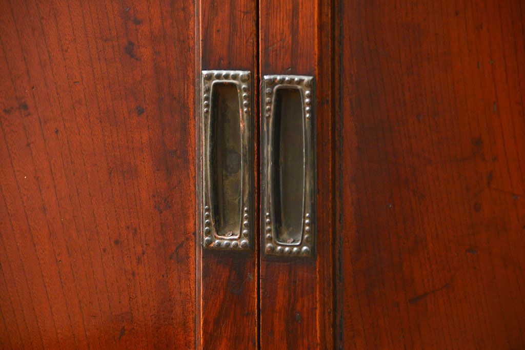 アンティーク家具　六尺　古民具・骨董 漆のキレイな前面欅材 重厚な水屋箪笥(収納棚、サイドボード)