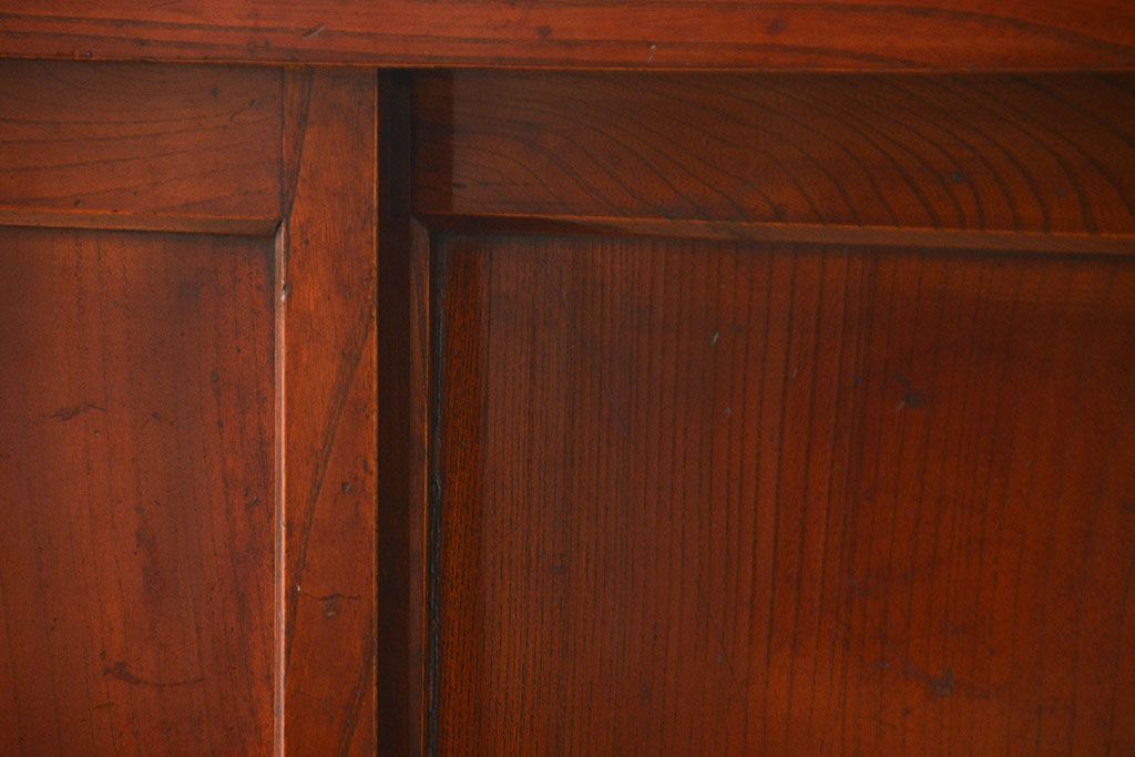 アンティーク家具　六尺　古民具・骨董 漆のキレイな前面欅材 重厚な水屋箪笥(収納棚、サイドボード)