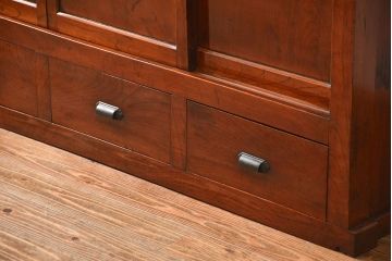 アンティーク家具　六尺　古民具・骨董 漆のキレイな前面欅材 重厚な水屋箪笥(収納棚、サイドボード)