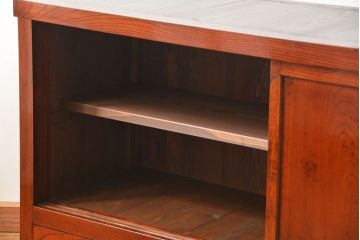 アンティーク家具　六尺　古民具・骨董 漆のキレイな前面欅材 重厚な水屋箪笥(収納棚、サイドボード)