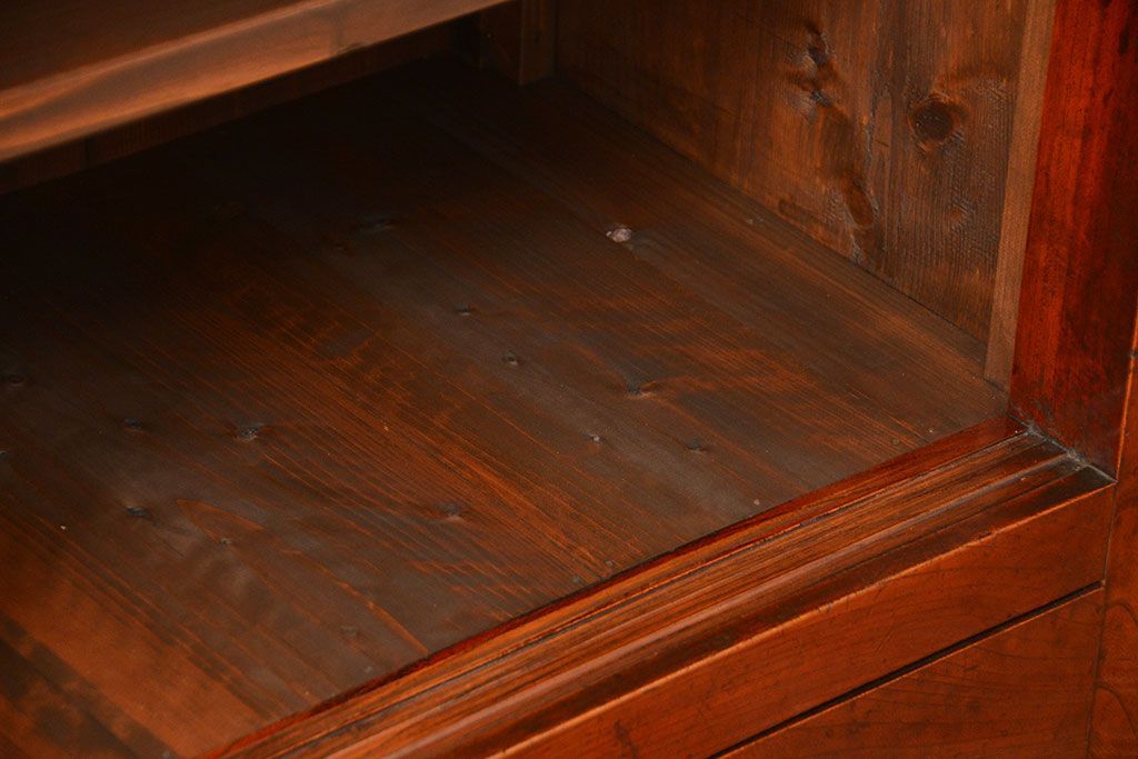 アンティーク家具　六尺　古民具・骨董 漆のキレイな前面欅材 重厚な水屋箪笥(収納棚、サイドボード)
