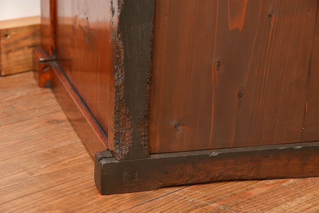 アンティーク家具　六尺　古民具・骨董 漆のキレイな前面欅材 重厚な水屋箪笥(収納棚、サイドボード)