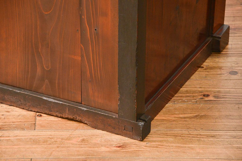 アンティーク家具　六尺　古民具・骨董 漆のキレイな前面欅材 重厚な水屋箪笥(収納棚、サイドボード)
