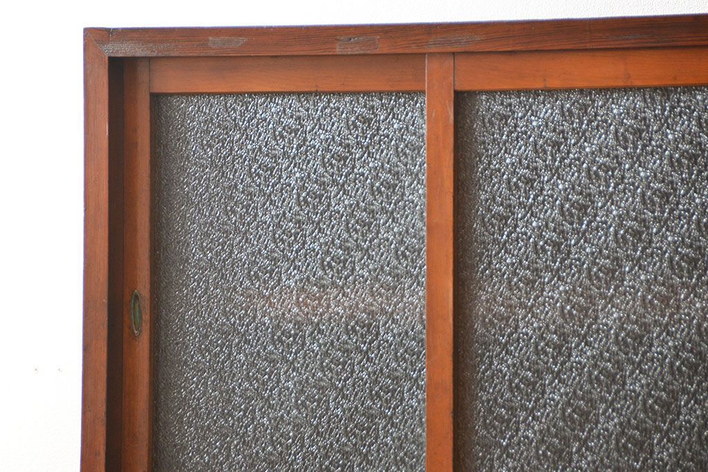 レトロ家具　昭和レトロ 鉄脚付きダイヤガラス収納棚(食器棚、戸棚)