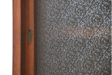 レトロ家具　昭和レトロ 鉄脚付きダイヤガラス収納棚(食器棚、戸棚)