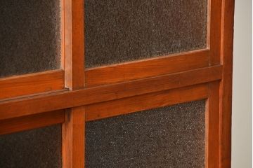 レトロ家具　昭和レトロ 鉄脚付きダイヤガラス収納棚(食器棚、戸棚)